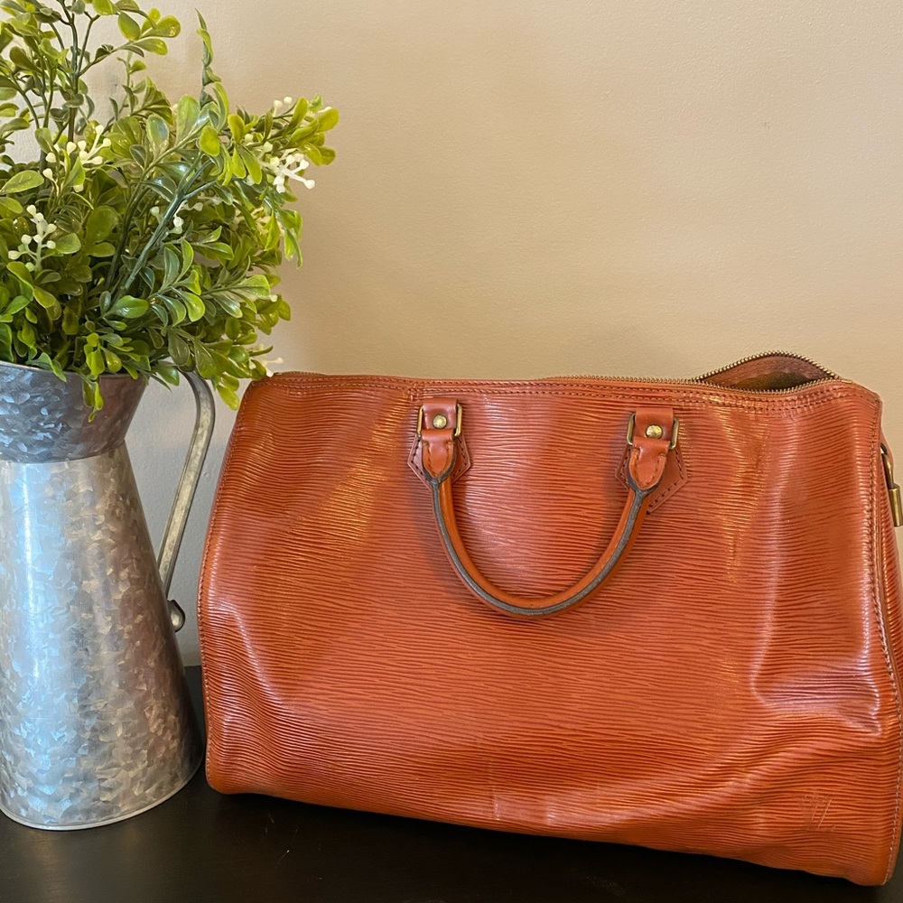 Authentic Louis Vuitton Epi Speedy 35